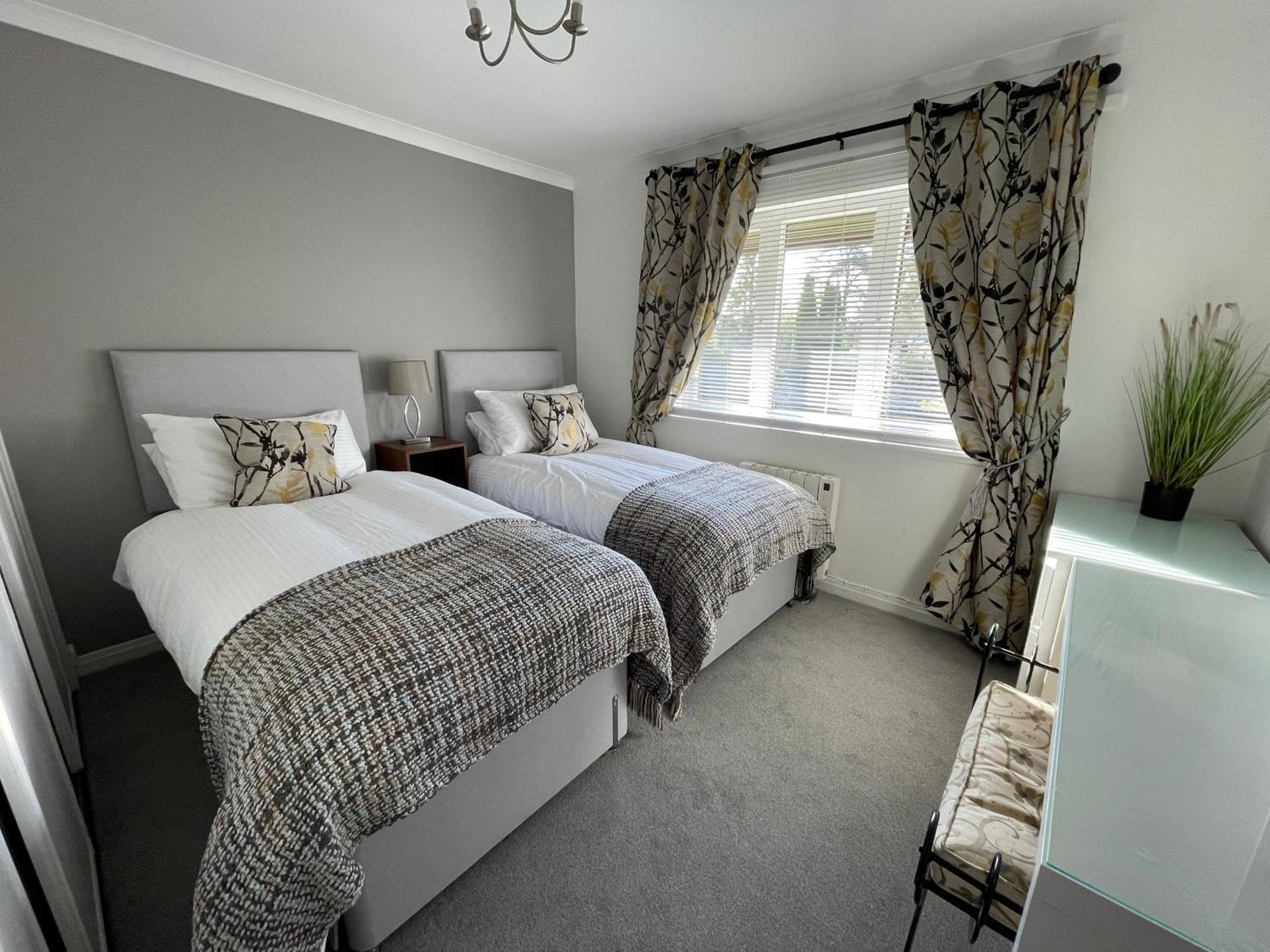 Gleneagles Apartment *